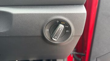 2025 Volkswagen ETSI MHEV R-Line DSG Euro 6 5-door (Red) - Image: 35