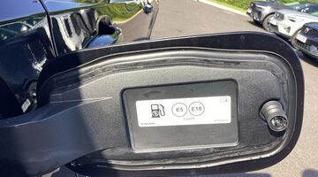2026 Volvo 2.0 B5 MHEV Plus Black Edition Auto Euro 6 5-door (Black) - Image: 19
