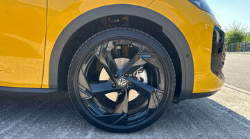2026 Volkswagen ETSI MHEV R-Line DSG Euro 6 5-door (Multicolour) - Image: 5
