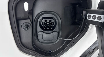 2025 Volkswagen Pro 79kWh Commerce Plus Auto 5-door (White) - Image: 22