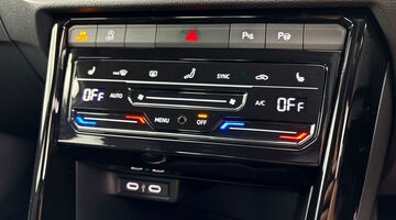 2025 Volkswagen 2.0 TDI R-Line DSG Euro 6 5-door (Silver) - Image: 26