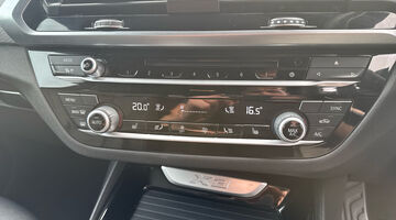 2018 BMW 3.00d M Sport Auto xDrive Euro 6 5-door (White) - Image: 17