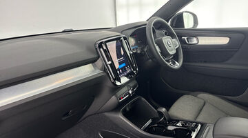 2023 Volvo 2.0 B3 MHEV Plus Dark DCT Auto Euro 6 5-door (Bright Dusk) - Image: 2