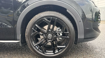 2026 Volkswagen ETSI MHEV R-Line DSG Euro 6 5-door (Black) - Image: 4
