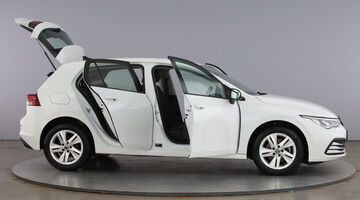 2021 Volkswagen 2.0 TDI Life DSG Euro 6 5-door (White) - Image: 11