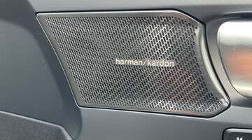 2026 Volvo 2.0 B3 MHEV Ultra Black Edition DCT Auto Euro 6 5-door (White) - Image: 41