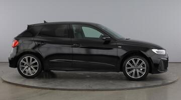 2026 Audi Sportback S line 35 TFSI 150 PS S tronic (Black) - Image: 4