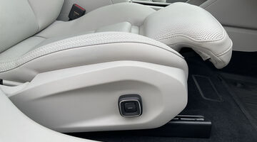 2025 Volvo Single Motor Extended Range 92kWh Ultra Saloon Auto 5-door (Silver) - Image: 37