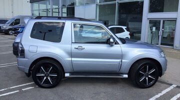 2016 Mitsubishi DI-DC Barbarian Auto 4WD Euro 6 3-door SWB (Silver) - Image: 16