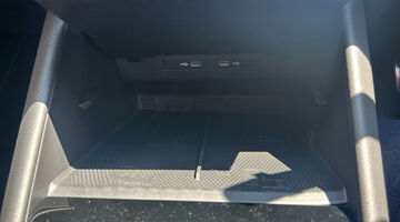 2026 Volkswagen 2.0 TDI R-Line DSG Euro 6 5-door (Black) - Image: 38