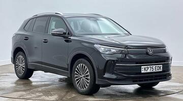 2025 Volkswagen TSI eHybrid 19.7kWh Match DSG Euro 6 5-door (Black) - Image: 1