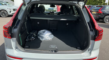 2026 Volvo 2.0 T8 18.8kWh Ultra Black Edition Auto Euro 6 5-door (Grey) - Image: 15