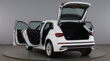 2025 Audi TFSIe 40 Sport Sportback S Tronic Euro 6 5-door 17.9kWh (White) - Image: 11