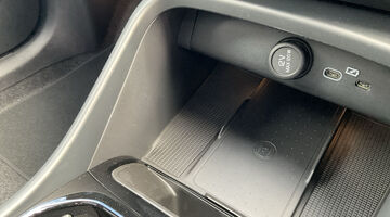 2026 Volvo 2.0 B3 MHEV Ultra Black Edition DCT Auto Euro 6 5-door (White) - Image: 45