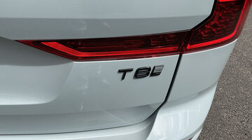 2026 Volvo 2.0 T8 18.8kWh Ultra Black Edition Auto Euro 6 5-door (Grey) - Image: 22
