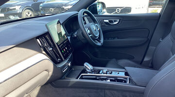 2026 Volvo 2.0 B5 MHEV Plus Black Edition Auto Euro 6 5-door (Black) - Image: 2
