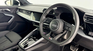 2025 Audi TFSIe 40 S line Sportback S Tronic Euro 6 5-door 17.9kWh (Black) - Image: 6
