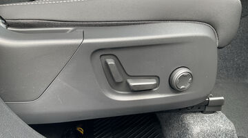 2026 Volvo 2.0 B3 MHEV Ultra Black Edition DCT Auto Euro 6 5-door (White) - Image: 43