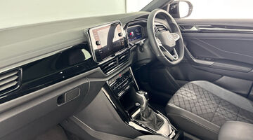 2025 Volkswagen TSI Black Edition Plus DSG Euro 6 5-door (Black) - Image: 2