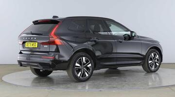 2025 Volvo 2.0 B5 MHEV Plus Auto Euro 6 5-door (Black) - Image: 3