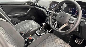 2025 Volkswagen 1.0 TSI Black Edition DSG Euro 6 5-door (Black) - Image: 6
