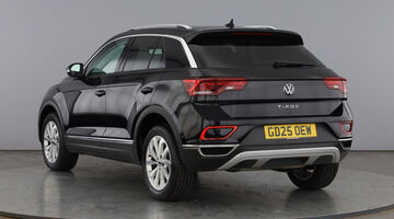 2025 Volkswagen 2.0 TDI Style DSG Euro 6 5-door (Black) - Image: 3