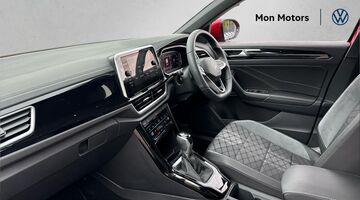 2025 Volkswagen ETSI MHEV R-Line DSG Euro 6 5-door (Red) - Image: 2