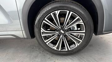 2026 Geely EM-i 29.8kWh Ultra Auto Euro 6 5-door (Grey) - Image: 5