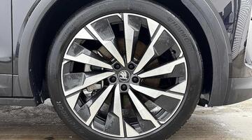 2025 Škoda 82kWh 85 SportLine Auto 5-door (Black) - Image: 5