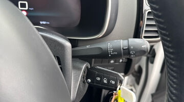 2020 Citroen PureTech Flair Euro 6 5-door (White) - Image: 36