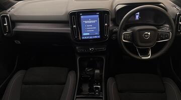 2025 Volvo 2.0 B3 MHEV Plus Dark DCT Auto Euro 6 5-door (White) - Image: 10