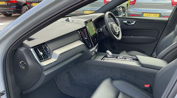 2026 Volvo 2.0 T8 18.8kWh Ultra Black Edition Auto Euro 6 5-door (Grey) - Image: 2