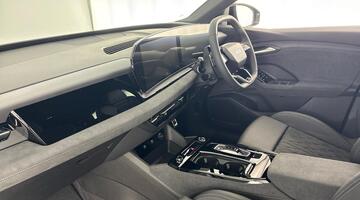 2026 Audi Q6 SUV Black Edition e-tron performance 225,00 kW (Black) - Image: 2