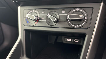 2024 Volkswagen 1.0 TSI Life Euro 6 5-door (Black) - Image: 8