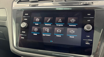 2023 Volkswagen 2.0 TDI R-Line DSG 4Motion Euro 6 5-door (Black) - Image: 19