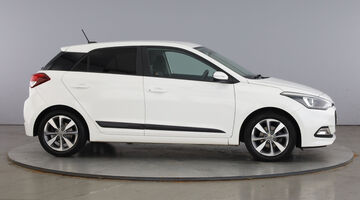 2018 Hyundai Premium Nav Euro 6 5-door (White) - Image: 4