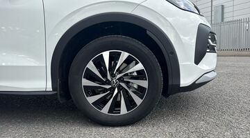 2026 Volkswagen ETSI MHEV Life DSG Euro 6 5-door (Multicolour) - Image: 3
