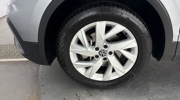 2023 Volkswagen TSI Life DSG Euro 6 5-door (Silver) - Image: 39
