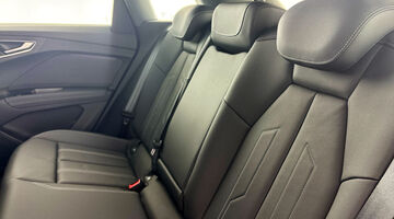 2025 Audi 40 Sport Auto 5-door 63kWh (Aurora violet) - Image: 36