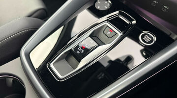 2025 Audi TFSIe 40 S line Sportback S Tronic Euro 6 5-door 17.9kWh (Black) - Image: 21