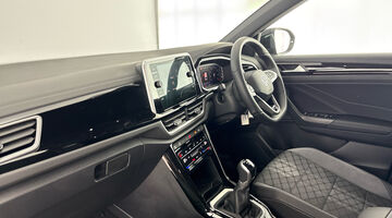 2025 Volkswagen TSI R-Line Euro 6 5-door (Black) - Image: 2