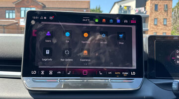 2026 Volkswagen ETSI MHEV R-Line DSG Euro 6 5-door (Multicolour) - Image: 28