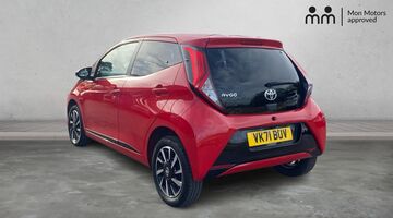 2021 Toyota 1.0 VVT-i x-trend Euro 6 5-door (Red) - Image: 3