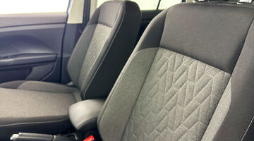 2025 Volkswagen 1.0 TSI Match DSG Euro 6 5-door (Blue) - Image: 32