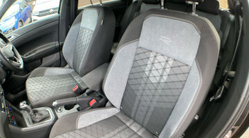 2026 Volkswagen 1.0 TSI Black Edition DSG Euro 6 5-door (Black) - Image: 45