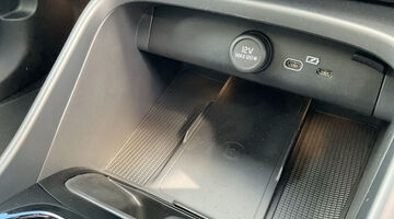 2026 Volvo Single Motor Extended Range 82kWh Plus Black Edition Auto 5-door (Grey) - Image: 37