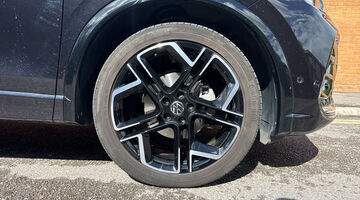 2024 Volkswagen ETSI MHEV R-Line DSG Euro 6 5-door (Black) - Image: 5
