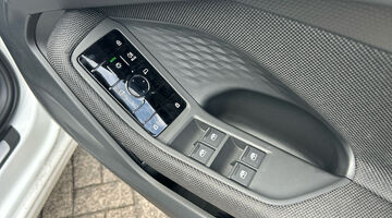 2026 Audi Technik e-hybrid quattro 299 PS S tronic (White) - Image: 14
