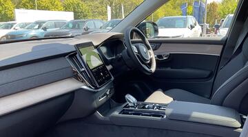 2026 Volvo 2.0 B5 MHEV Plus Auto 4WD Euro 6 5-door (Blue) - Image: 2