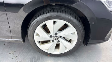 2025 Volkswagen TSI eHybrid 19.7kWh Match DSG Euro 6 5-door (Black) - Image: 5